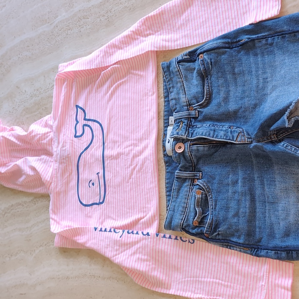 Vineyard Vines top and shorts